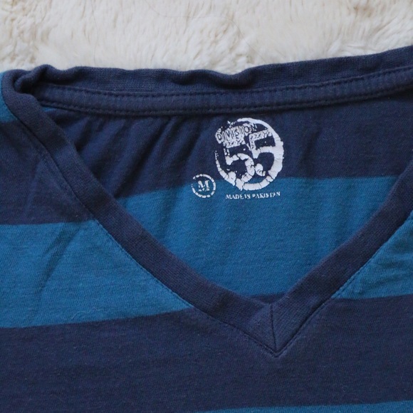 Division 55 Blue Striped Short Sleeve V Neck Tee M - Picture 2 of 3